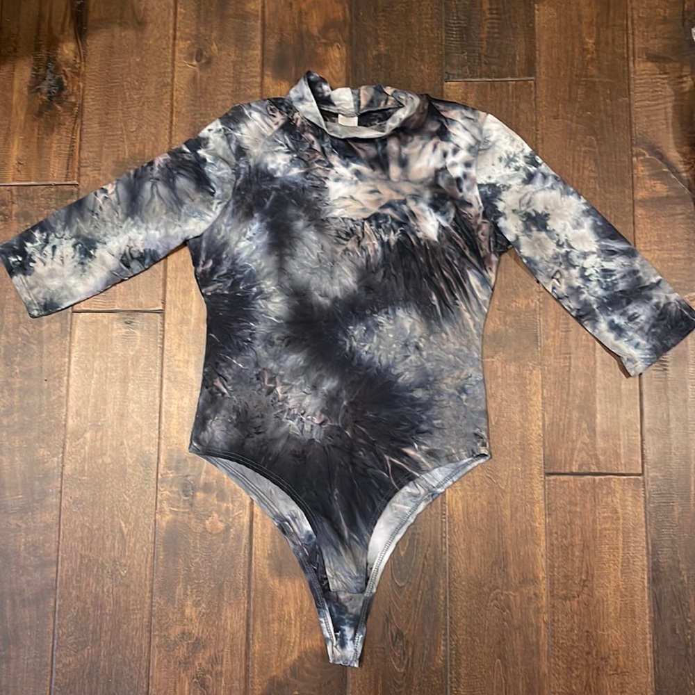 ✅Tie dye body suit, super soft size medium